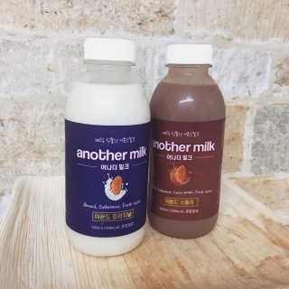 식사대용 아몬드밀크 어나더밀크 500ml X 2병 — 5점을 준 리뷰어가 2018년 9월 올린 사용 사진