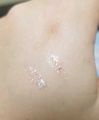 [블랙루즈] 펄블리 아이 글리터 2종 — 5점을 준 리뷰어가 2018년 11월 올린 사용 사진