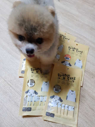 [펫토리아]짜먹는 한입뚝딱 강아지.고양이 마약간식 — 5점을 준 리뷰어가 2019년 8월 올린 사용 사진