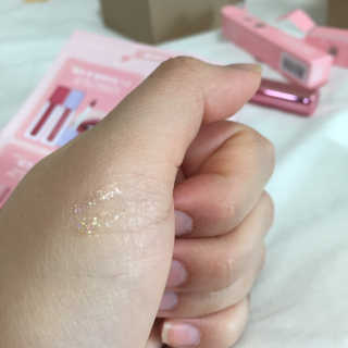 [블랙루즈] 펄블리 아이 글리터 2종 — 5점을 준 리뷰어가 2019년 1월 올린 사용 사진