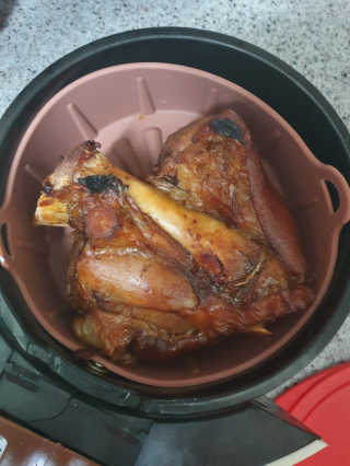 행복먹거리공작소 맥족. 맥주에 빠진 족발 550g + 마늘소스 70g — 5점을 준 리뷰어가 2020년 1월 올린 사용 사진
