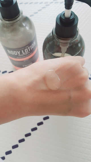 더블유드레스룸 바디워시-바디로션 세트 — 5점을 준 리뷰어가 2018년 5월 올린 사용 사진