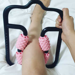 뭅뭅 바디핏레그롤러 종아리 허벅지 하체 마사지기 — 2.5점을 준 리뷰어가 2019년 10월 올린 사용 사진