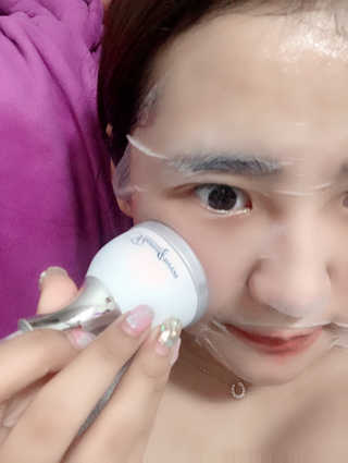 [더마퀸]쿨링스틱 페이스앤아이 — 5점을 준 리뷰어가 2019년 5월 올린 사용 사진