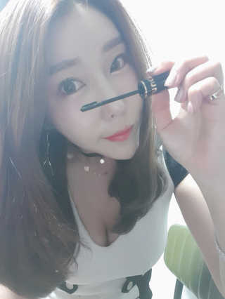 누카 nuca fix-me long and curl mascara — 4.67점을 준 리뷰어가 2018년 5월 올린 사용 사진