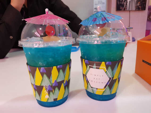 [커피하와이] 음료2잔+케이크 or 마카롱 리뷰 사진