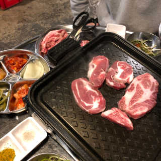 [돼지삼촌]특수부위 한판or이베리코 커플세트 중 택 1 — 4점을 준 리뷰어가 2019년 2월 올린 사용 사진