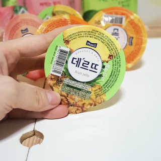 데르뜨 떠먹는 과일 3종, 짜먹는 과일 2종 총 10개 체험 — 5점을 준 리뷰어가 2020년 3월 올린 사용 사진
