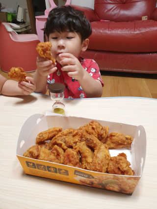 [치킨마루]-  빠사칸윙봉현미 + 콜라 500ml — 5점을 준 리뷰어가 2019년 7월 올린 사용 사진