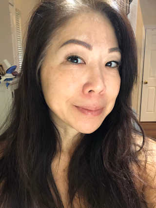 프리미어룩 실크 리프팅 아이 앤 넥 크림 — 3.5점을 준 리뷰어가 2020년 1월 올린 사용 사진