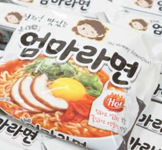 라면 그대로가 제일 맛있는 더엄마라면 — 5점을 준 리뷰어가 2019년 6월 올린 사용 사진
