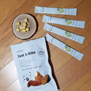 [펫토리아] 한입뚝딱 바이트 + 짜먹는 한입뚝딱 SET — 5점을 준 리뷰어가 2020년 3월 올린 사용 사진