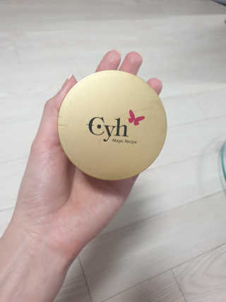 최윤하스텔라 최윤하 만물상 올인원 만능크림 — 5점을 준 리뷰어가 2019년 4월 올린 사용 사진