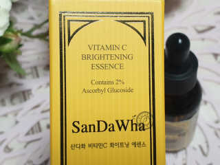 [스킨큐어] 산다화 비타민C 화이트닝 에센스 30ml — 4점을 준 리뷰어가 2019년 7월 올린 사용 사진