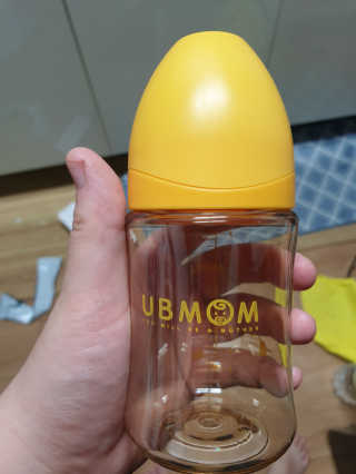 유비맘 PPSU 젖병 노꼭지_200ml_컬러 랜덤 발송 — 4점을 준 리뷰어가 2019년 12월 올린 사용 사진