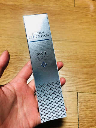 엠씨이 이지에프 바이탈 아이크림 — 4.33점을 준 리뷰어가 2018년 2월 올린 사용 사진