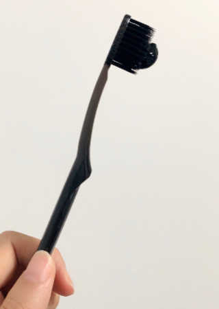 the naked object 디블랙팩치약 디블랙칫솔 세트 — 2점을 준 리뷰어가 2019년 6월 올린 사용 사진