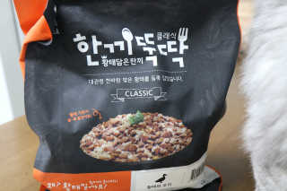 [펫토리아] 맛도 영양도 BEST 한끼뚝딱 강아지 사료 — 5점을 준 리뷰어가 2018년 12월 올린 사용 사진