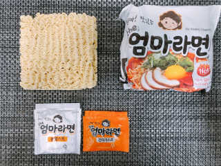 라면 그대로가 제일 맛있는 더엄마라면 — 5점을 준 리뷰어가 2019년 7월 올린 사용 사진