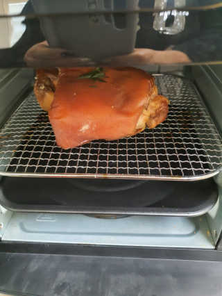 행복먹거리공작소 맥족. 맥주에 빠진 족발 550g + 마늘소스 70g — 4.5점을 준 리뷰어가 2020년 3월 올린 사용 사진