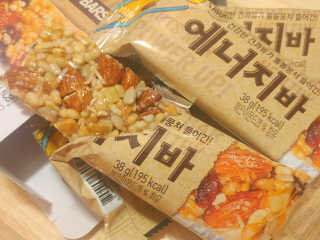 견과가 똘똘 뭉쳐들어간 넛츠몬 에너지바 1BOX 6개입 — 4.83점을 준 리뷰어가 2018년 1월 올린 사용 사진