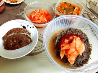 유천냉면 유천 비빔냉면 2인분+메밀지짐만두 280g — 4.67점을 준 리뷰어가 2018년 6월 올린 사용 사진