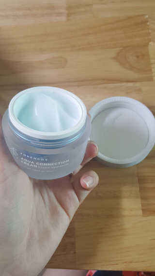 포렌코즈 아쿠아 커넥션 크림 — 5점을 준 리뷰어가 2017년 8월 올린 사용 사진