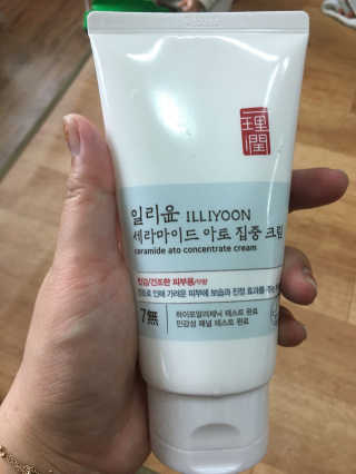 일리윤 세라마이드 아토 집중 크림 — 5점을 준 리뷰어가 2017년 10월 올린 사용 사진