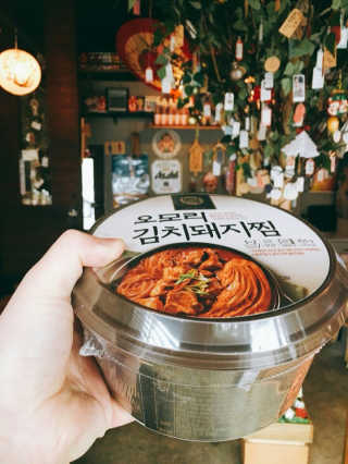GS25 YOU US  오모리김치돼지찜 — 5점을 준 리뷰어가 2018년 3월 올린 사용 사진