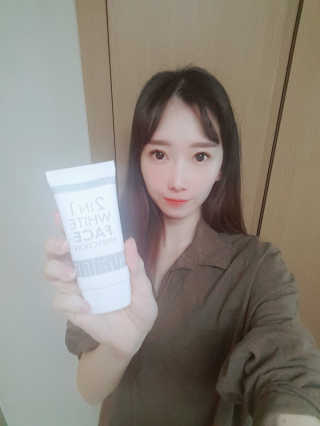 피움 스킨바리스타 2in1 화이트 페이스 퍼펙션 50ml — 4.33점을 준 리뷰어가 2018년 10월 올린 사용 사진