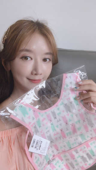 [베이비앤아이] 클린 이유식 방수 턱받이 — 4점을 준 리뷰어가 2019년 7월 올린 사용 사진