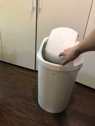 창신리빙 [프랑코 스윙 휴지통] 똑똑한 정리 수납 인테리어 — 4.5점을 준 리뷰어가 2019년 5월 올린 사용 사진