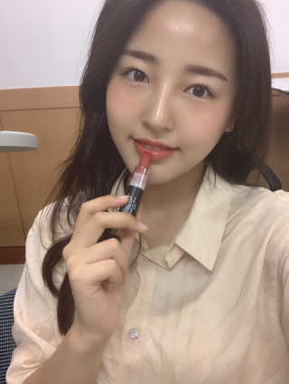 지고트 로맨틱 키스 립스틱 — 5점을 준 리뷰어가 2019년 5월 올린 사용 사진
