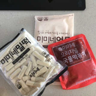 홍대미미네국물떡볶이 [홍대미미네]오리지널 국물 떡볶이4팩 + 라면사리 — 5점을 준 리뷰어가 2019년 4월 올린 사용 사진