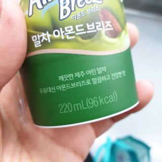 마이카페라떼 말차 아몬드브리즈 7개입 — 5점을 준 리뷰어가 2019년 11월 올린 사용 사진