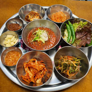 [동네맛집족발] 4개 족발 중 택1 — 5점을 준 리뷰어가 2019년 11월 올린 사용 사진