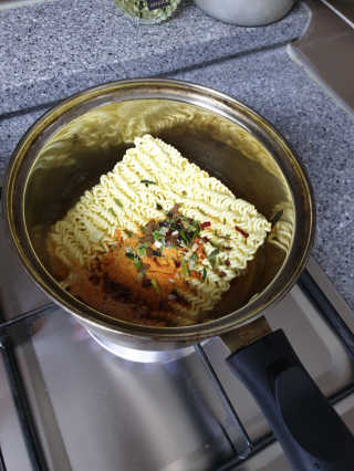 라면 그대로가 제일 맛있는 더엄마라면 — 4.5점을 준 리뷰어가 2019년 6월 올린 사용 사진