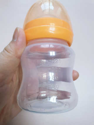 유비맘 신생아젖병 120ml 트리플팩_ 젖꼭지 포함 — 5점을 준 리뷰어가 2020년 3월 올린 사용 사진