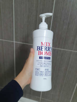 (주)에네스티 믹스베리 단백질 폭탄 샴푸 1000g — 3점을 준 리뷰어가 2019년 11월 올린 사용 사진