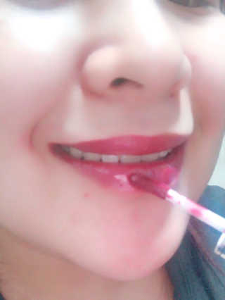 터치인솔 메탈리스트 리퀴드 포일 립스틱 5종 — 5점을 준 리뷰어가 2018년 3월 올린 사용 사진