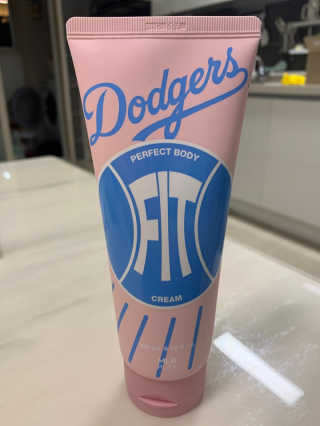 MLB COSMETICS [MLB PLAY] 퍼펙트 바디핏 크림 200ml — 5점을 준 리뷰어가 2019년 10월 올린 사용 사진