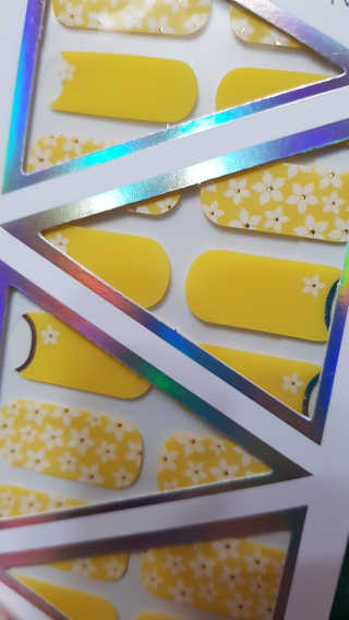 [바바코코]붙이는 젤네일스티커 Best item 7종 랜덤 — 1점을 준 리뷰어가 2019년 4월 올린 사용 사진