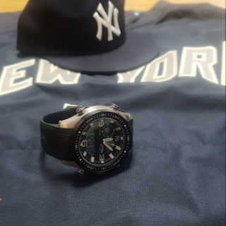 [MLB WATCH n LEISURE]뉴욕양키즈 손목시계 NY 301-11 — 5점을 준 리뷰어가 2019년 9월 올린 사용 사진