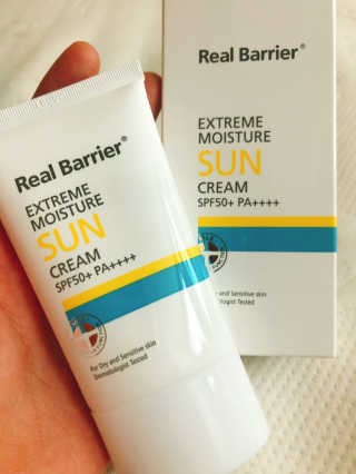 리얼베리어 익스트림 모이스처 선크림 SPF50+ PA++++ — 3점을 준 리뷰어가 2019년 4월 올린 사용 사진