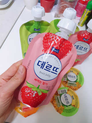 데르뜨 떠먹는 과일 3종, 짜먹는 과일 2종 총 10개 체험 — 4.5점을 준 리뷰어가 2020년 3월 올린 사용 사진