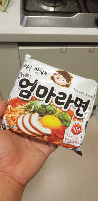 라면 그대로가 제일 맛있는 더엄마라면 — 4.5점을 준 리뷰어가 2019년 7월 올린 사용 사진