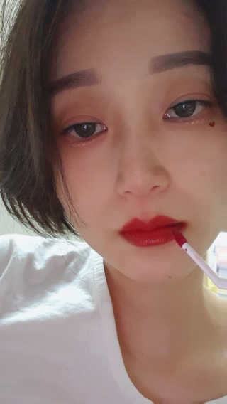 입큰뉴욕 입큰 셀피 키라키라필터 코팅 틴트 — 4.5점을 준 리뷰어가 2020년 2월 올린 사용 사진