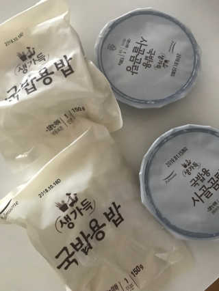 [풀무원] 사골곰탕국밥 황태해장국밥 — 4.17점을 준 리뷰어가 2018년 6월 올린 사용 사진