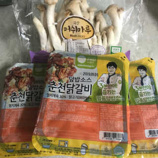 뜰아채유통 춘천닭갈비덮밥소스와 머쉬마루 버섯 — 4.5점을 준 리뷰어가 2018년 10월 올린 사용 사진