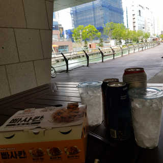 [치킨마루]-  빠사칸레드 + 콜라 500ml — 4.5점을 준 리뷰어가 2019년 5월 올린 사용 사진